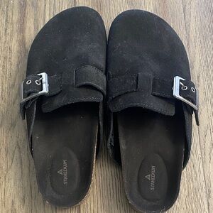 SHAKEUM Black Suede Buckle Sandals